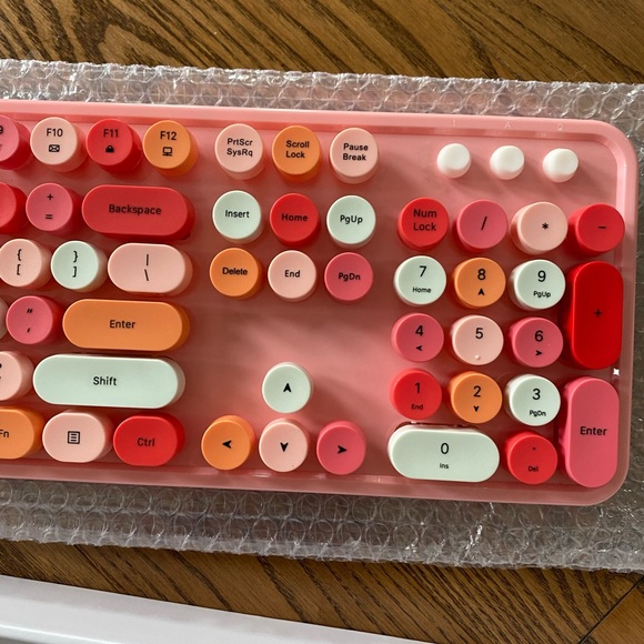 Cute 3 in 1 Wireless Keyboard & Mouse Combos 2.4G - Picture 10 of 12